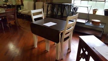 intercon dropleaf table and chairs